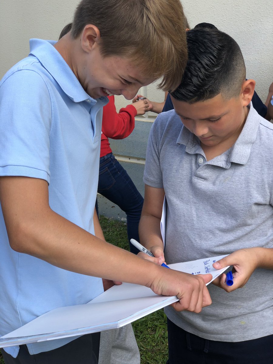 EstupinanSam's tweet photo. 5th grade yearbook signing @SouthOliveTiger @LutterJocelyn @ilona_nixon @MichelleReadWPB https://t.co/1jLJKE5t4Z