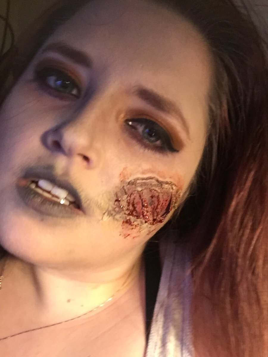 SetsunaMoon1709's tweet photo. I did a zombie look to play 7 days to die https://t.co/tTjpUOT0Np