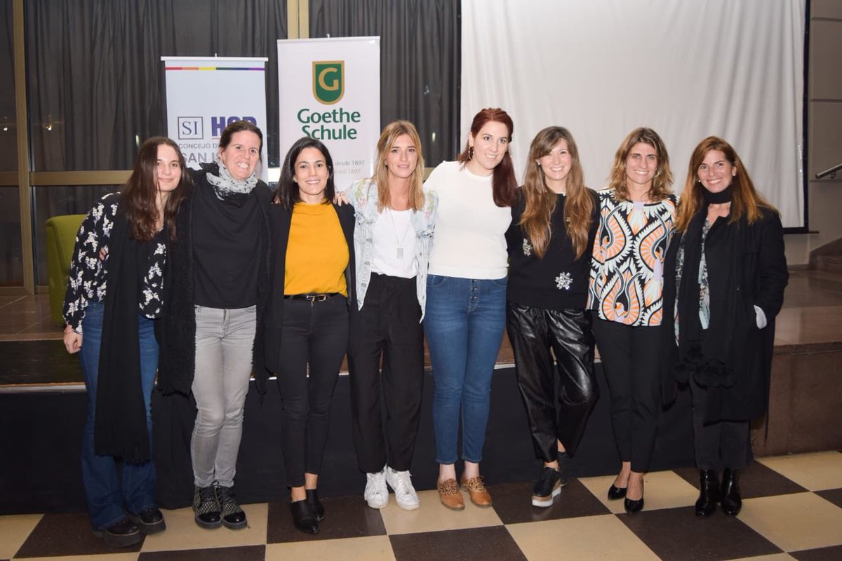 HCDSanIsidro's tweet photo. #CulturaHCD | “Mujeres emprendedoras y creativas” 🙋🏻♀️
Imágenes que reflejan una jornada que fue enriquecedora, divertida y con un salón colmado.
Gracias a mami albañil @tucasainvita y @ladiesbrunch por haber contado sus historias con tanto entusiasmo y alegría. 🤗 #protagonistassi https://t.co/V5UjxP8wTG