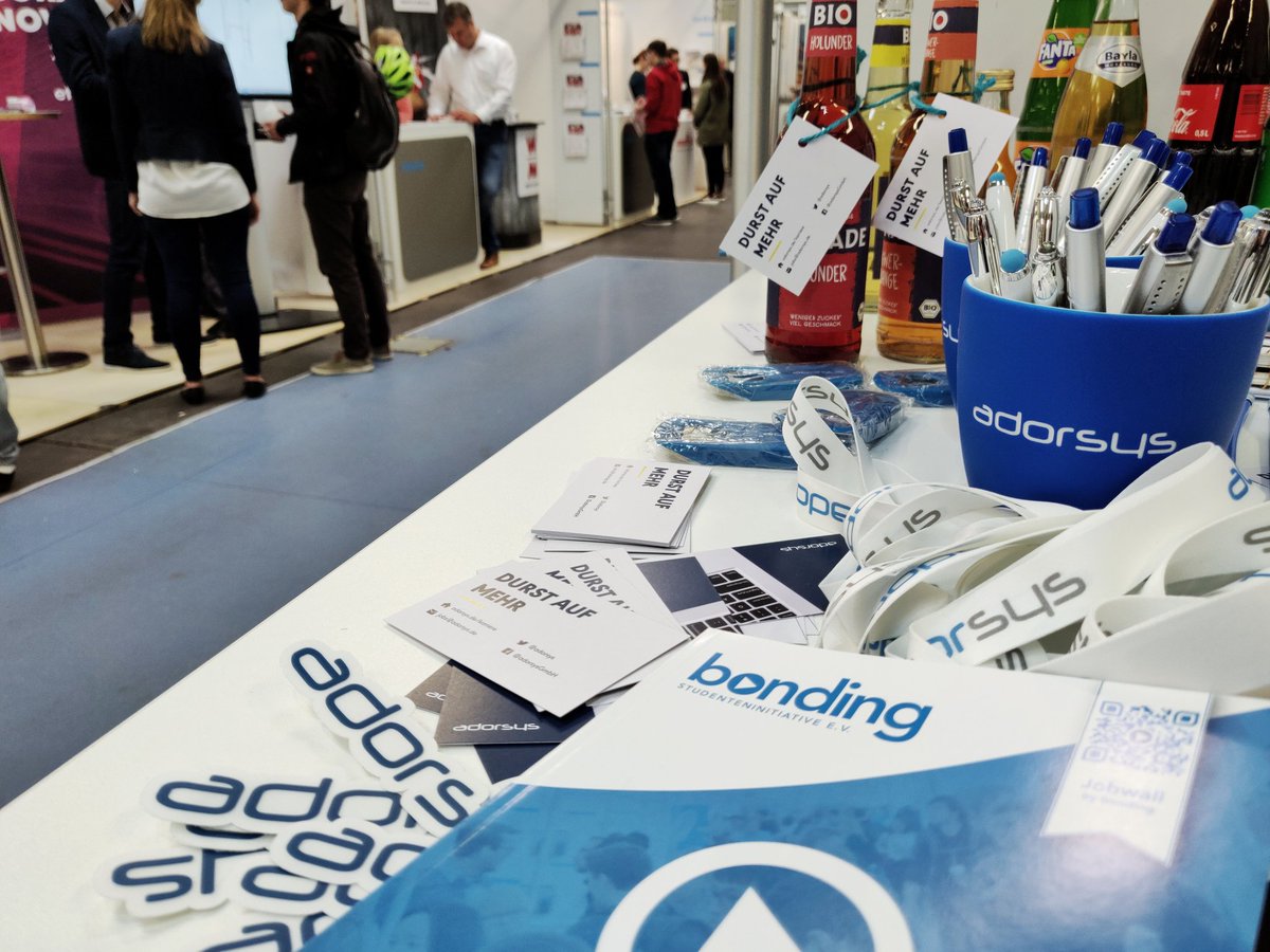 adorsys's tweet photo. Wir sind heute auf der @bondingErlangen unterwegs 🚙 Es waren schon viele interessante Gespräche mit angehenden Absolventen dabei. Neben den Jobangeboten kam auch unser neues Merchandise überraschend gut an 💻😎 #adorsysfamily #bonding2019 https://t.co/0PypoNrwk3