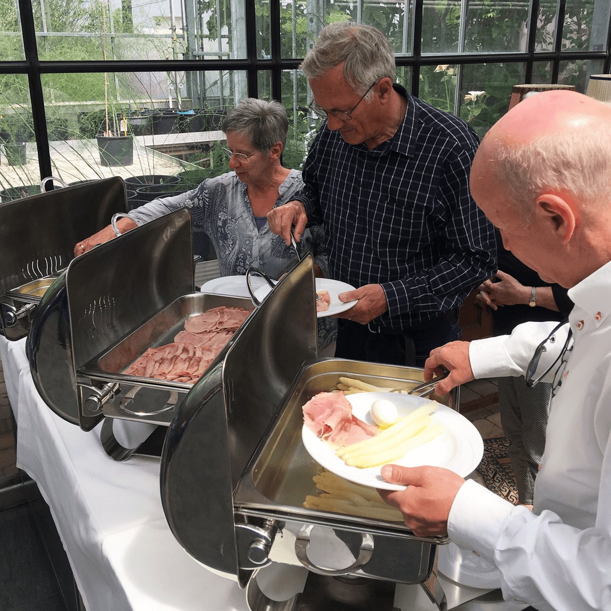 Het was een succesvolle en mooie dag! 

De ondernemers van SPAR Nederland en winnaars van de Mijnboer actie hebben zelf asperges gestoken en genoten van een heerlijk aspergediner bij ons op locatie!

👉 Benieuwd het atikel? Neem een kijkje op bit.ly/aspergebeleving