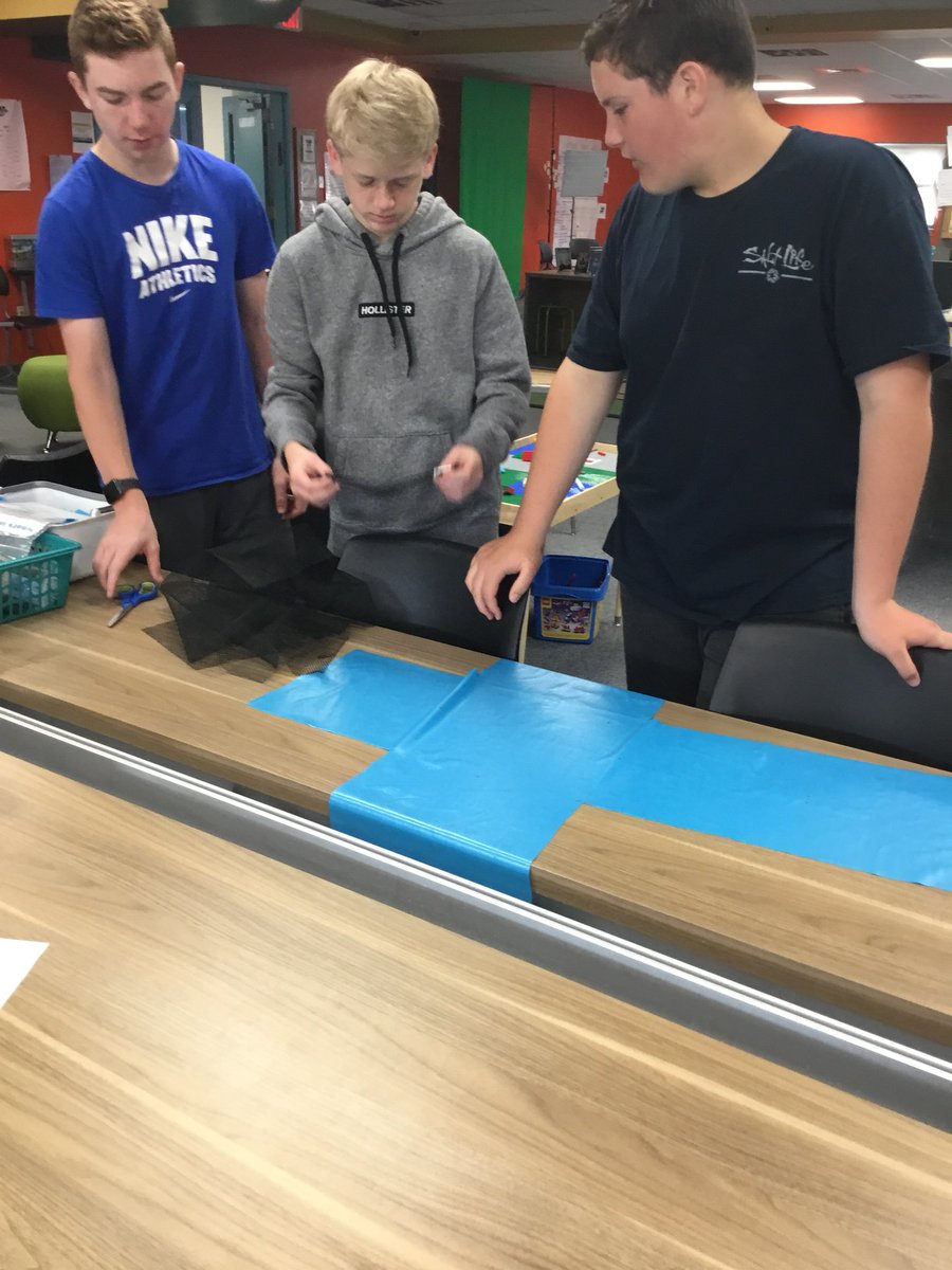 capstone_WMS's tweet photo. The prototyping team is working hard on our final prototype! #4daystoexpofest#workinghard https://t.co/ZTY4eE8Hep