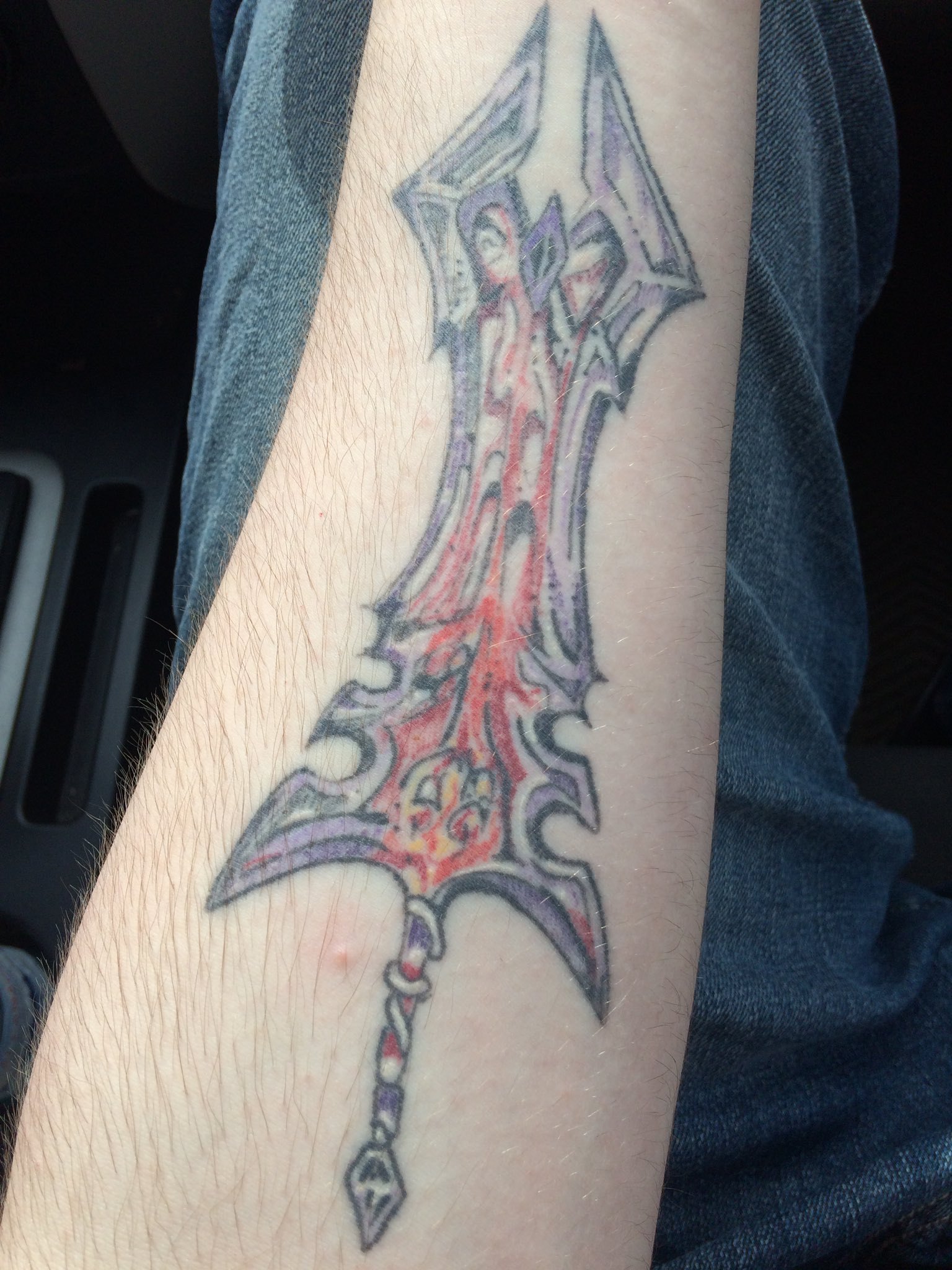 Zombie Faust on X: "My Aatrox tattoo is like him before and after the changes https://t.co/sjkADeknfx" / X