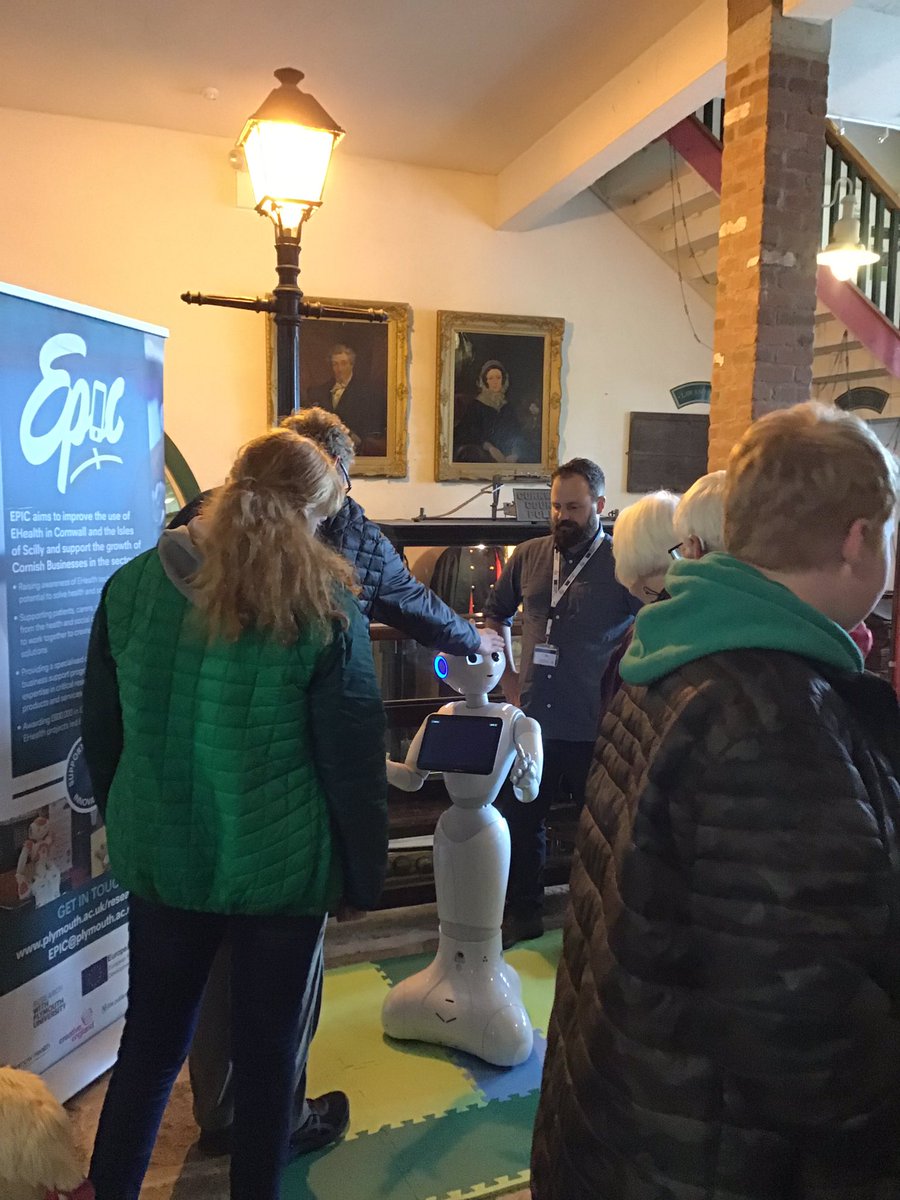 musecornishlife's tweet photo. All fingers and thumbs? Great if you are a robot! Pepper can play the piano AND recognise your emotions #handy #hellopepper #3Dvision #techadvances #ehealth #innovation #apps #multiuse #allages @EPIC_eHealth @PlymUni https://t.co/gWoM3txlG9