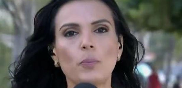 Repórter quase furtada diz que homem já foi preso por roubar 40 celulares uol.page.link/duV83

#PraCegoVer #PraTodosVerem Foto retrato da repórter Márcia Dantas. Ela tem cabelos pretos e longos, veste uma camisa amarela e segura um microfone com o logo do SBT