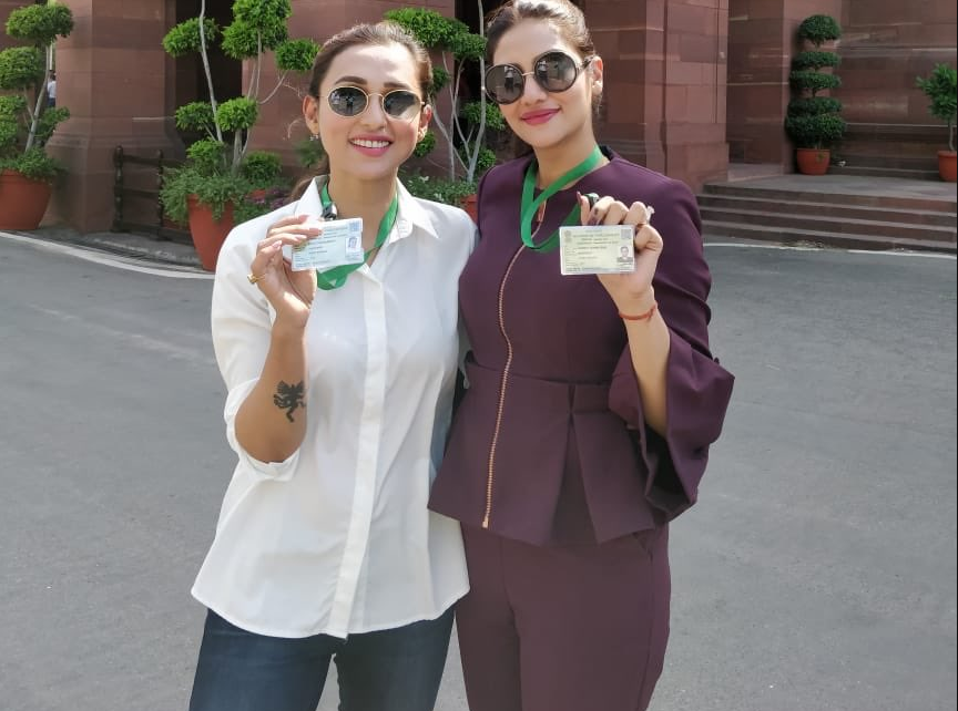 TrollSlayer007's tweet photo. Trolling newly-elected MPs @nusratchirps and @mimichakraborty for western attire is stereotypical and misogynistic https://t.co/bLbo09cZ8z https://t.co/rzH0tOBdSj