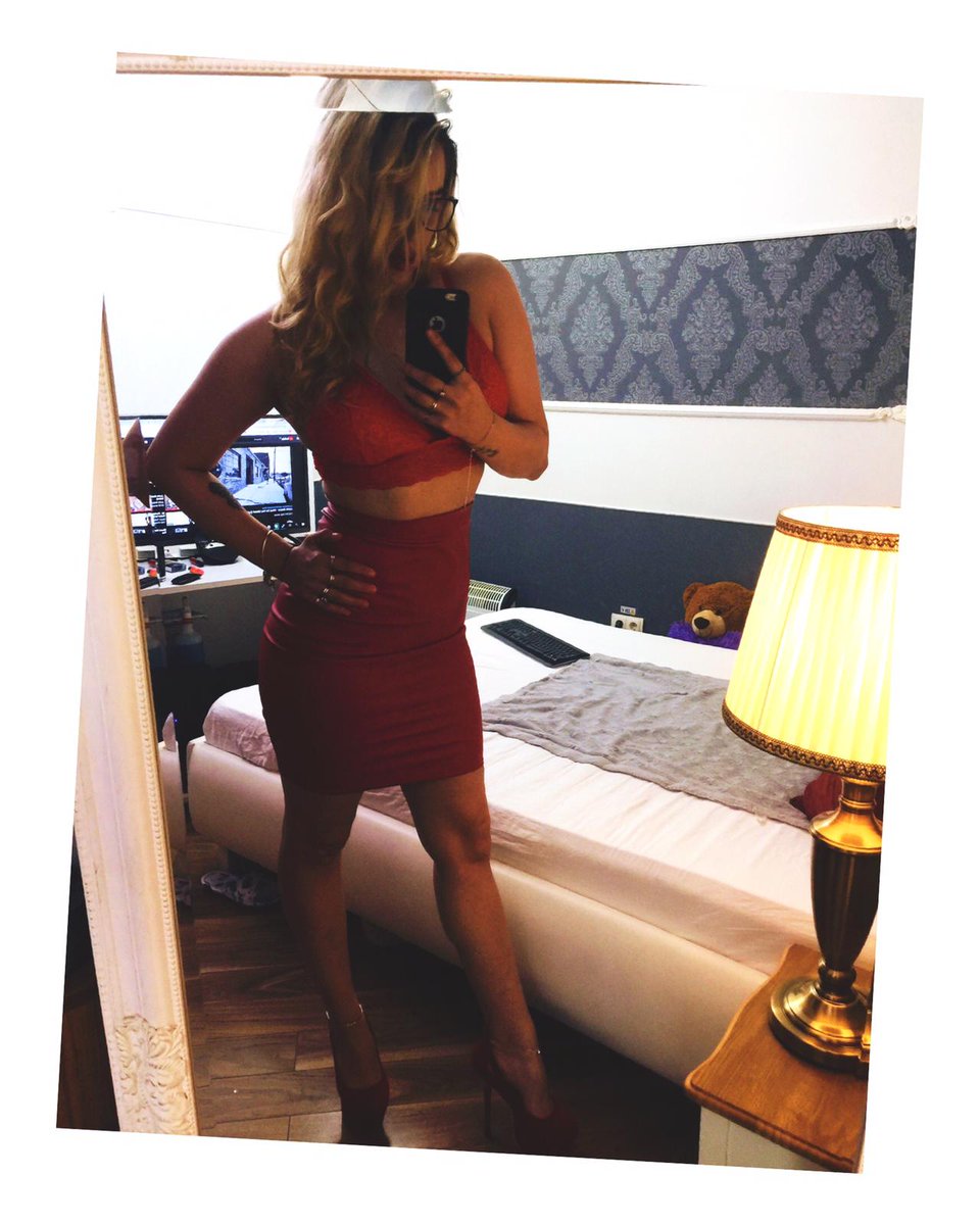 ElisaCollins tweet media