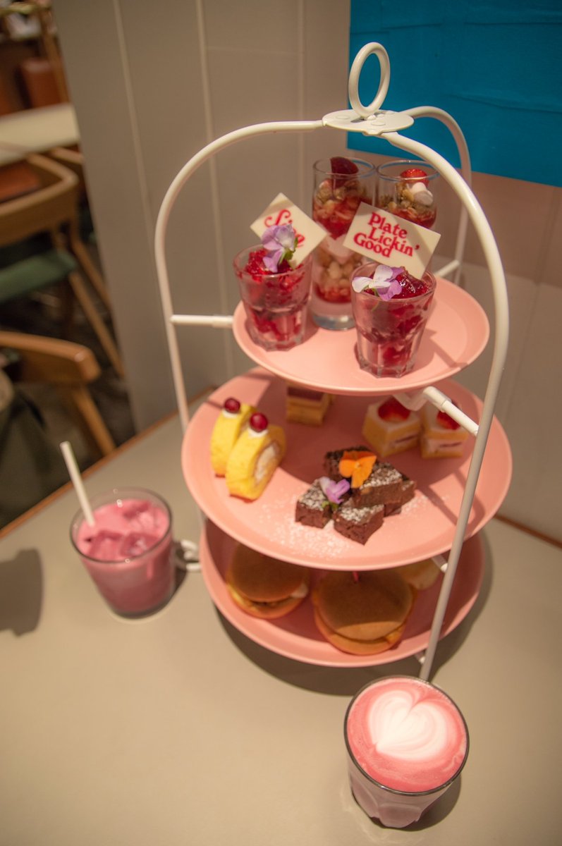 ぽん アフタヌーンティーしてきた ピンク色の飲み物は ヘルシーで可愛いが売りのビーツラテ 平たく言うとカブのラテ インスタ女子じゃない私には美味しさが分からなかった あ 食べ物は美味しかったです アフタヌーンティー 吉祥寺 吉祥寺sign