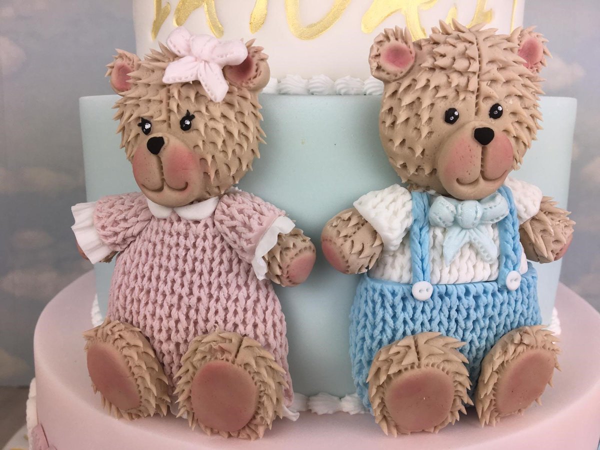On Cake Live tonight! Karen Davies will be showing you how to make these cute dressed teddies using her fantastic range of moulds! Join us tonight at 7pm for must have tips and demonstrations! #facebooklive #cakedecorating