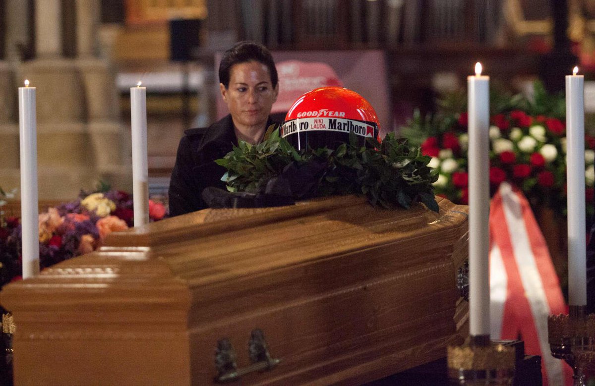 LienhardRacing's tweet photo. #RipLauda 😢🏁🇦🇹
©1. Bild: epa/Michael Gruber
©2. Bild: Roland Schlager
©3. Bild: AFP/Alex Halada (Laudas wife Birgit Wetzinger)
©4. Bild: AFP/joe Klamar https://t.co/4htSfbwL9v