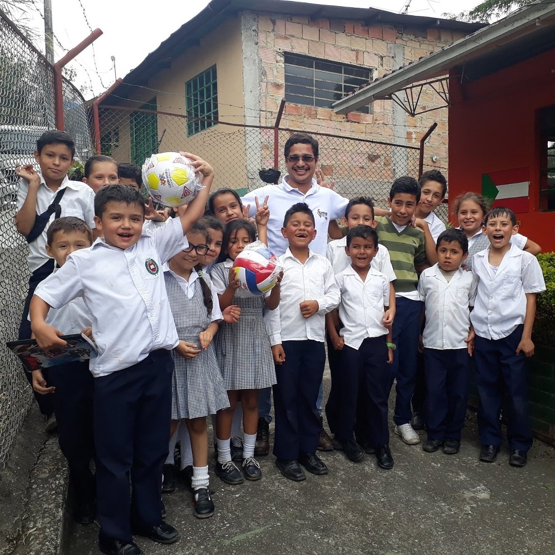 MatizPadilla's tweet photo. Vamos a transformar La Vega apostándole a la educación, trabajando por la reconciliación, cuidando nuestros recursos naturales y luchando contra la corrupción. Estamos convencidos de que se puede. https://t.co/WoPPbsSSYv