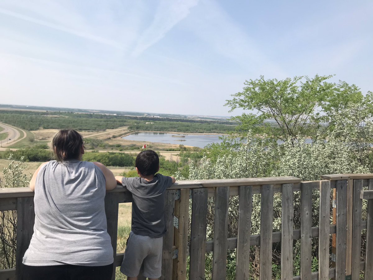Let’s take time to breathe and enjoy the #beautyinthebattlefords !
#doigkinders enjoyed King Hill, wrote in their journals, and went for a lilac hunt! #giftofcare #grad2031 #lskysd #tourtuesday