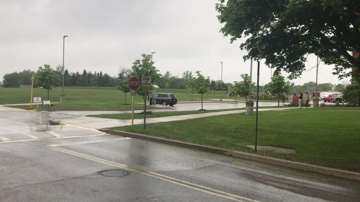 MCI Training with <a href="/FanshaweMedics/">Fanshawe Paramedics</a> ACP class. If it ain’t raining, you ain’t training. #projectaffray ^CS