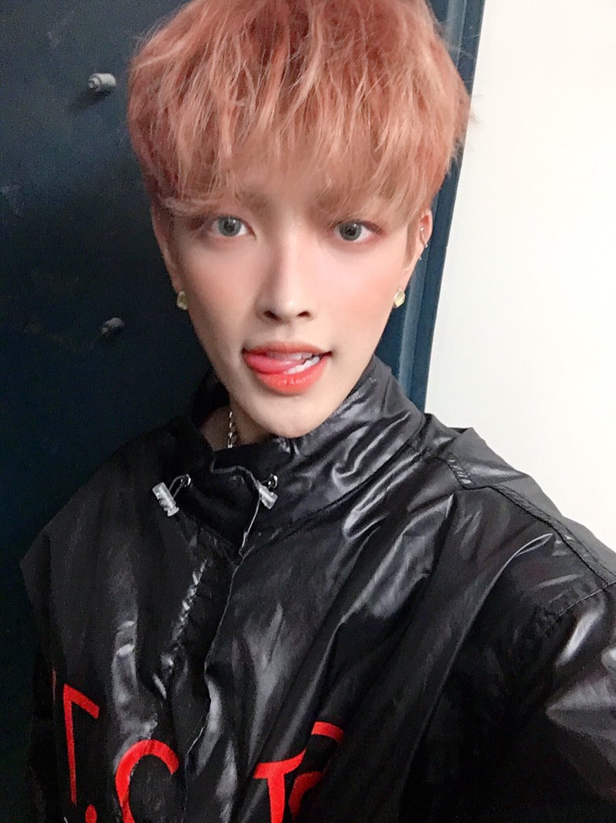 ATEEZofficial's tweet photo. [#홍중] 늘 고마워요 에이티니! 
보고싶다😂
#ATEEZ #에이티즈 https://t.co/khNSwihKD4