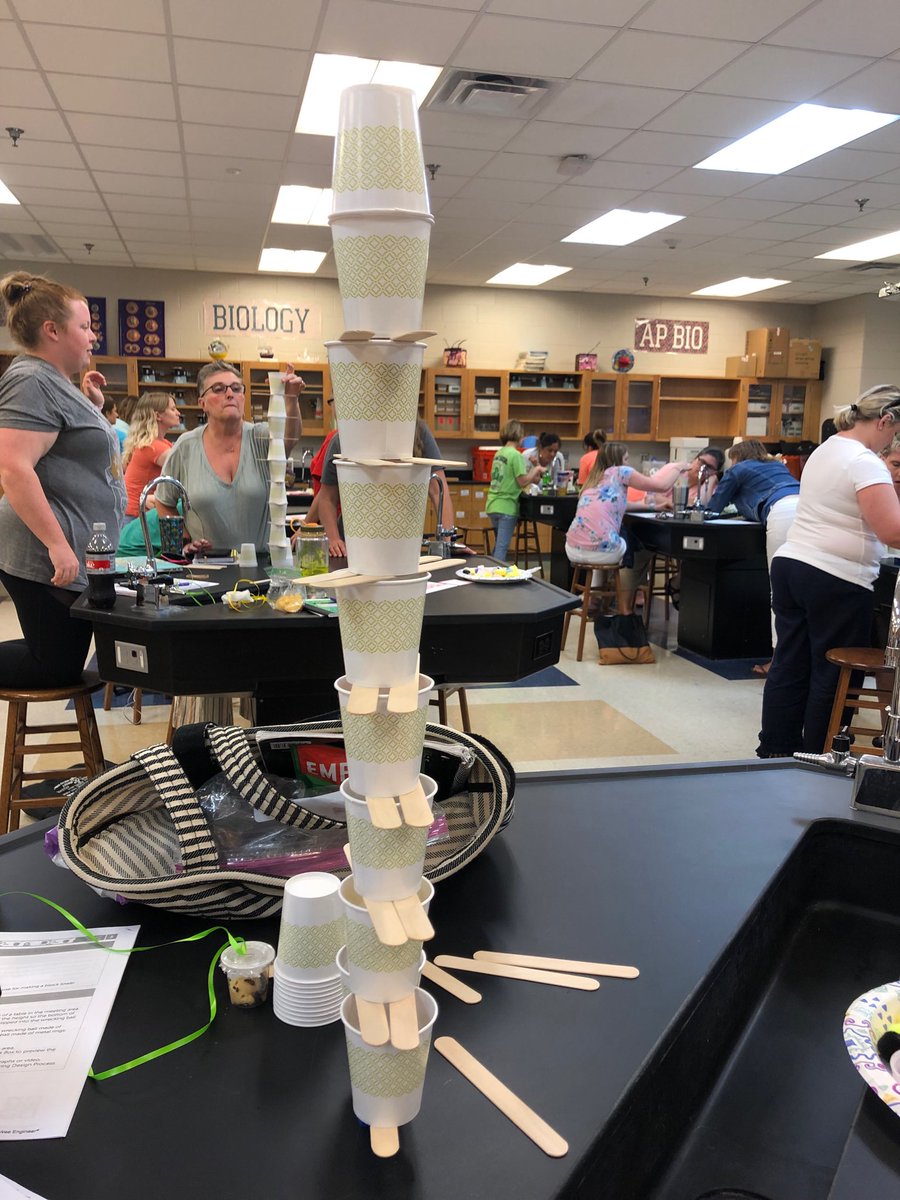 MaryRuthKidd's tweet photo. Engineering fun! ⁦@KCSScience⁩ #kcssummerscience https://t.co/j2qYRIdchC