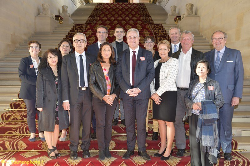 Avec <a href="/PierreCuypers77/">Pierre Cuypers</a> et <a href="/SenatriceThomas/">Claudine Thomas</a>, nous avons eu le plaisir de recevoir hier au Sénat notre ami <a href="/yannduboscBussy/">Yann Dubosc</a>, Maire de Bussy-Saint-Georges, accompagné de son équipe municipale. 
De nombreux échanges sur le travail parlementaire que nous menons et la Seine-et-Marne.