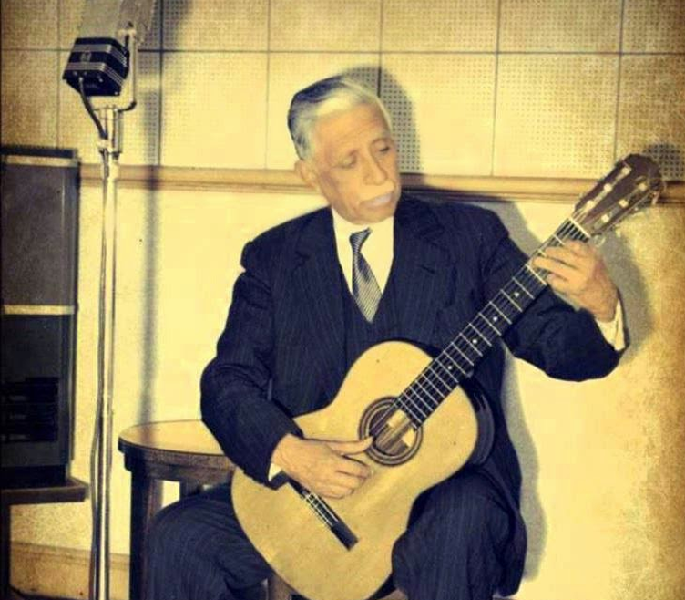 Hayfolklore's tweet photo. Hoy es el día nacional del folclorista. Se celebra en esta fecha en recuerdo del nacimiento del músico y compositor santiagueño Andrés Chazarreta, considerado el “patriarca del folclore”. https://t.co/iFb8VsA5Ab