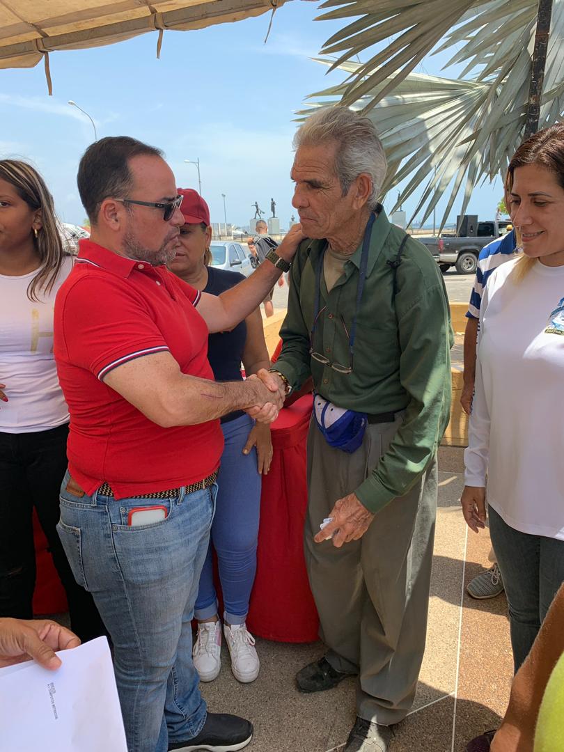 apuertocabello's tweet photo. #Efemérides Nuestros adultos mayores son el pilar fundamental de la Revolución Bolivariana, nosotros junto a ellos en Puerto Cabello #SomosFuerzaProductiva que mueve la Patria soberana. ¡Feliz Día del Adulto Mayor! #ChambaMayor

#TrumpDesbloqueaVenezuela @JCbetancourt72 https://t.co/GFII9QRPaS