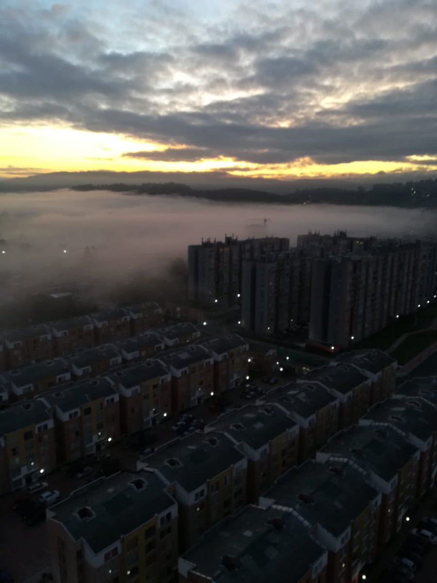 mtrianv's tweet photo. Qué lindo mi amanecer todos los días #piso24 #Bogotá @Bogota__DC @Bogota @BogotaAntigua https://t.co/2LUGfyCq35