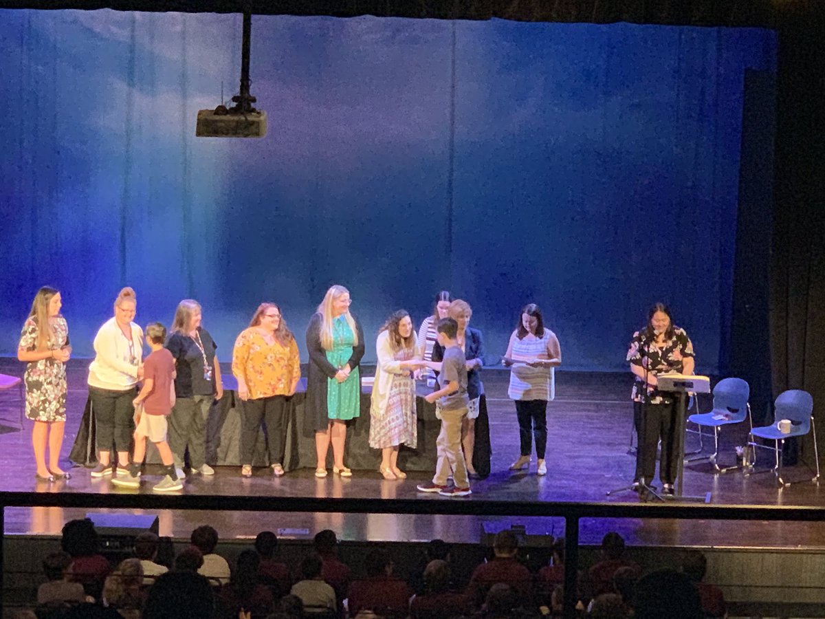 6th Grade awards at The Hawn this morning! Great job and congratulations to all!!🎓🏆