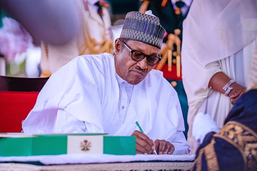 Danjuma_maduwa's tweet photo. Congratulations Mr president Buhari and Nigerians. May your next tenure be successful Ameen thumma Ameen.
#InaugurationTrend https://t.co/prbPHtWXF8