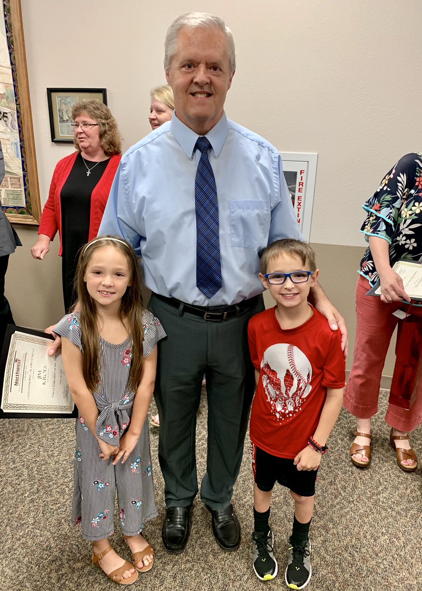 7HillsNISD's tweet photo. @7HillsNISD We love to find the greatness in everyone. We have wonderful #guesteducators through out the year.  Mr. Kroes is 100% the definition of #greatness! Congratulations to our Guest Educator of the year! #7HillsLEADS https://t.co/ajOIhiXyWJ