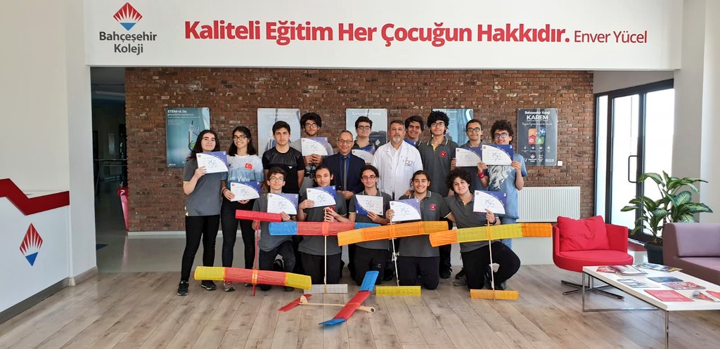 BHevsel's tweet photo. FAİ serbest uçuş A2 modellerimiz uçmaya hazır, THK TEKAMÜL SERTİFİKALARIMIZI aldık, ellerinize sağlık çocuklar...
#planor #fentek @bahcesehir_k12 #modelucak https://t.co/ATkEFrPEZc