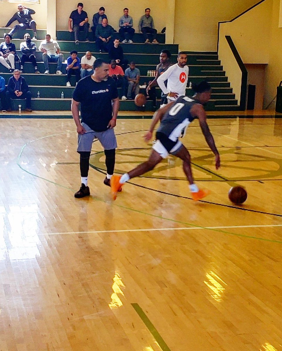 osimplis's tweet photo. .
Just a kid living out his dreams by helping young men accomplish theirs!
-
#DreamBig
#NBA #NBADRAFT #2019
-
#teamWASS
....
👟@SDinwiddie_25 @ProjectDreamIO 
📸 @empress❤️ https://t.co/yVkAZQ35d6