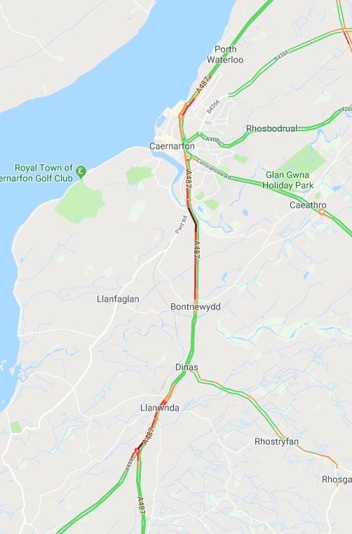 TraffigCymruG's tweet photo. Mae traffig yn drymach nag arfer ar y #A487 rhwng Caernarfon a Llanwnda yn y ddau gyfeiriad. 

Gadewch amser ychwanegol ar eich taith⌚️ https://t.co/Gcue2Qz7no