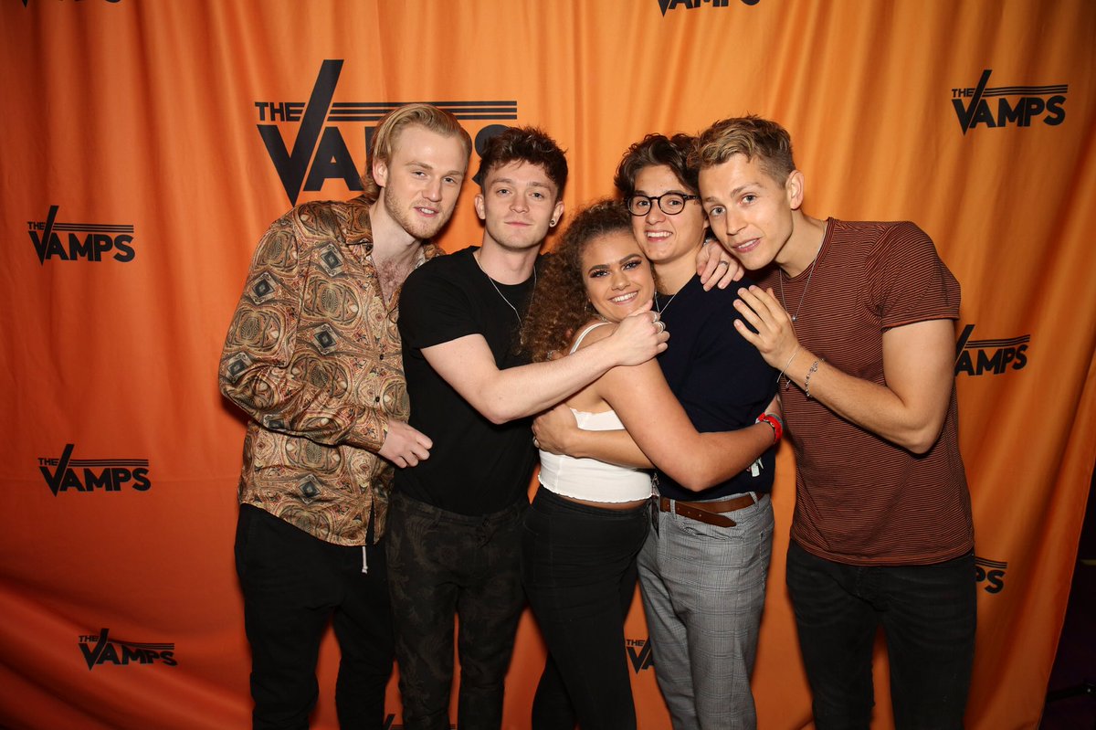 Shaunaedwards25's tweet photo. 2017-2019 with my loves 🥰🥰 @TheVampsband https://t.co/bo03qNtpXA