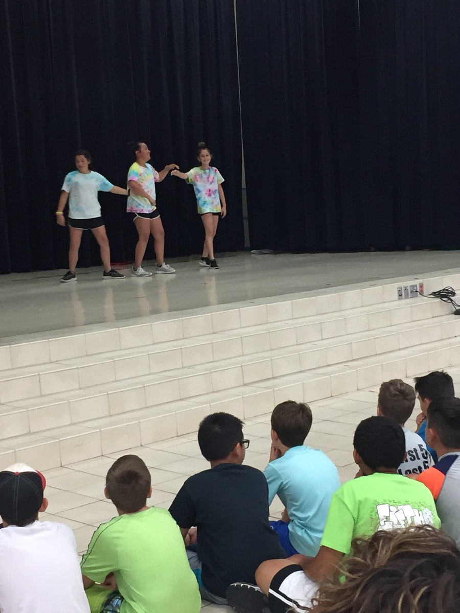 SwenkeCFISD's tweet photo. #SwenkeProud #CFISDSpirirt #5thgradeday Talent Show time! https://t.co/oRXSH87vLD