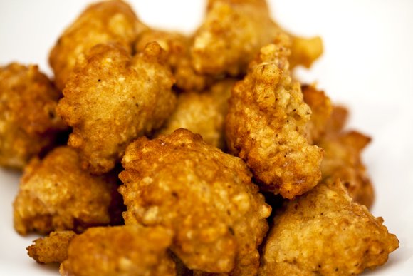 SFERIESOriginaire d'Alger, il était préparé par les juifs d'Alger lors de la pessah. Les sferies doivent être préparés à base de farine d'azyme car, durant la pâque juive, il est interdit de manger de produits à base de levain.