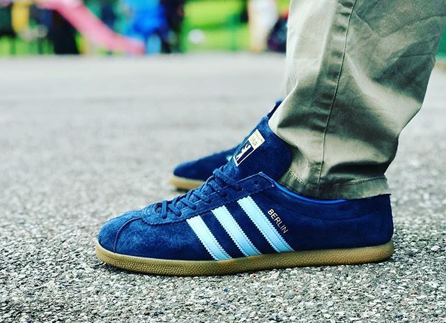 SneakerAnnexe's tweet photo. Park life followed by cinema life followed by @nandosuk life ๐
@adidasoriginals Berlin in Leeds with the midas touch that is @refreshed.kicks .
#theannexe #adidas #adidasoroginals #trainers #sneakers #Berlin #Leeds #sizeleeds #3stripesstyle #3stripโฆ https://t.co/TaMZh8Dglb https://t.co/hj34knvEzT