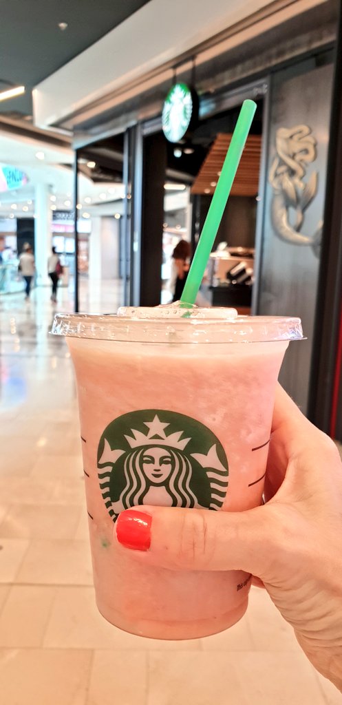 Lady_Trends's tweet photo. #TEVANA Frozen Iced tea! With extra summer vibes! 🌞
🍓 and lime the happiness in my hand! 🥤😍
.@starbucks_es
.@Starbucks
.@CCPlenilunio
#ladytrends #starbucks #TevanaFrozenIcedTea #ConExtraDeVerano #TeaTime https://t.co/MLEEeIC1CJ