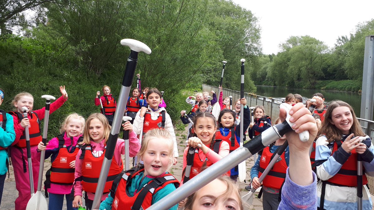 house_1st's tweet photo. Time for a paddle did  river!#waterfun#whatdoyoucallafishwithteneyes#fiiiiiiiiiish https://t.co/xZ8uulLgVc