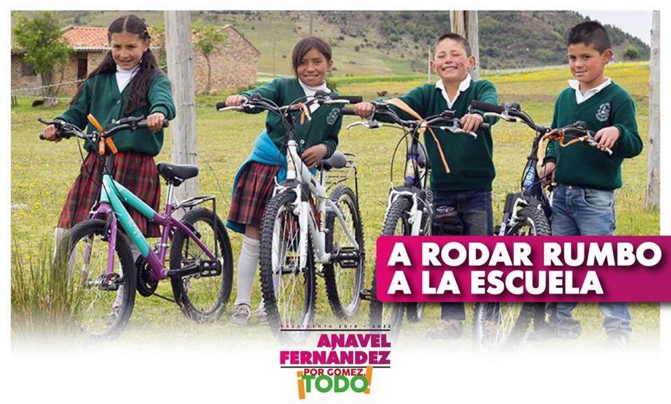 AnavelFernandez's tweet photo. Para la niñez del campo es difícil trasladarse a la escuela. Propongo crear el programa “A Rodar Rumbo a la Escuela” para brindarles una bicicleta que les motive a continuar con sus estudios. 🚲💨
#PorLaniñezDeGómezTODO

#PorGómezTODO
#EstamosJuntos
#EsAhora https://t.co/fTpmsFdrKE