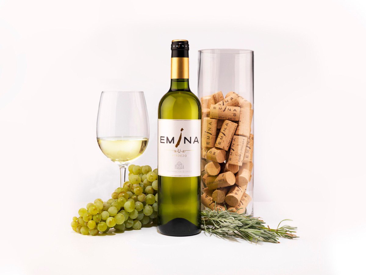 Vinos blancos hay muchos, pero solo este es ÚNICO.
Emina verdejo, elaborado con levadura autóctona procedente de sus propios viñedos. <a href="/eminawines/">EMINA</a> #eminaverdejo #dorueda #valladolid #nuestrasmarcassumejoreleccion #distribucionesvelayos