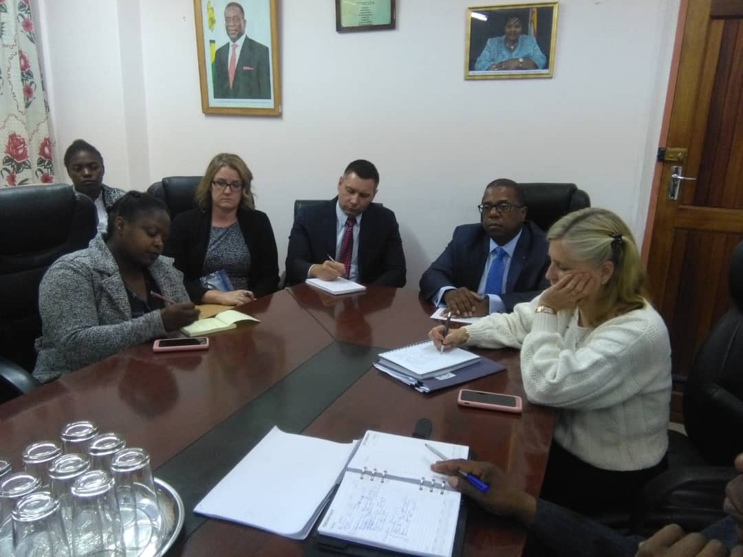 ZBCNewsonline's tweet photo. US Ambassador to Zimbabwe, Mr Brian Nichols pays a courtesy call on Manicaland Minister of State for Provincial Affairs, Dr Ellen Gwaradzimba. https://t.co/QqStu4Di3b