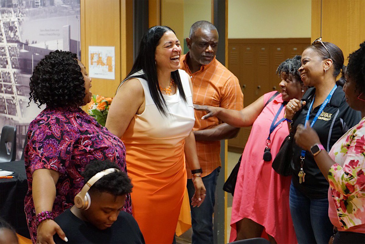 The Urbana community welcomed Dr. Ivory-Tatum with open arms at yesterday's meet-and-greet event. Thank you for all of those who were able to show up! 

Read about the event and view photos and videos here: bit.ly/ITMeetGreet