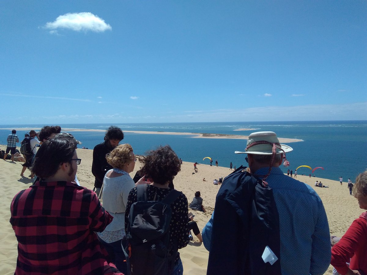 ffournie1's tweet photo. Les chanceux du #CLUBMEDiation écoutent les explications de Mireille Verna de #CAPTerre sur la formation de la dune du Pilat. @capsciences @emfpoitiers @recreasciences @LacqOdyssee @NvelleAquitaine https://t.co/l6mzU7CIlC