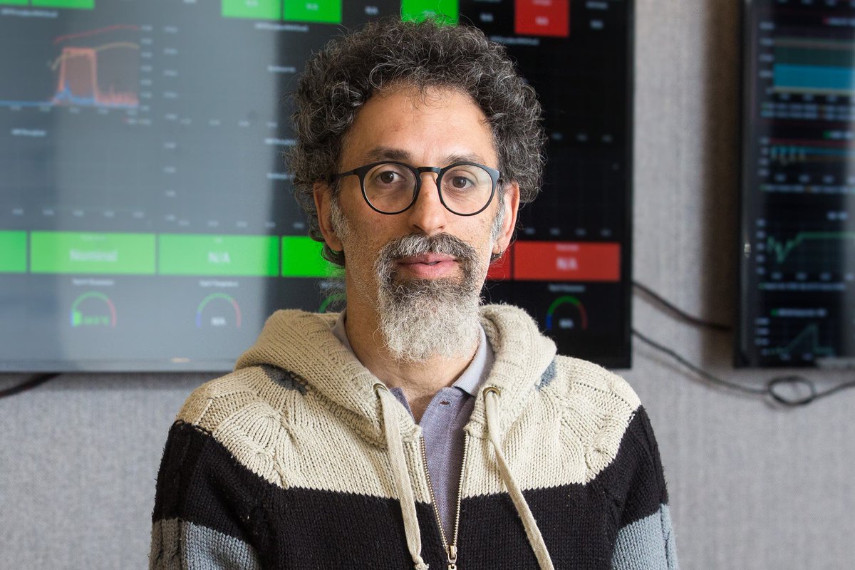 arieltorres's tweet image. .@lntecnologia Gerardo Richarte: &quot;Debemos ser hackers o dominados: controlás la tecnología o ella te domina a vos&quot; dlvr.it/R5dsXM