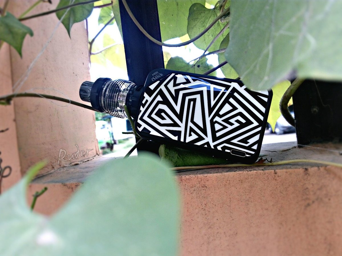 Rudethanthee's tweet photo. The perfect everyday vape 😉
.
#handcheck
🛠 #istickmix
🛠 #ellopoptank
By @EleafGlobal @eleafus
.
.
#eleaf #phoneography #vapefam #vapephotography #vaffle #vapestagram #vapeporn #vapelife #vapelove #vape https://t.co/shSfnAbjVd
