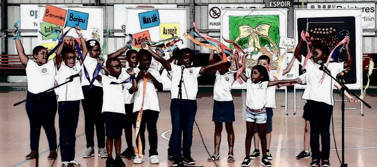 CircoTrinite's tweet photo. Un spectacle #multilingue interprété par les petits #polyglottes de l'école Hector Sainte Rose.
« La connaissance des langues est la porte de la sagesse » Roger Beacon. @VilleduRobert https://t.co/nYcbkIGlQ3