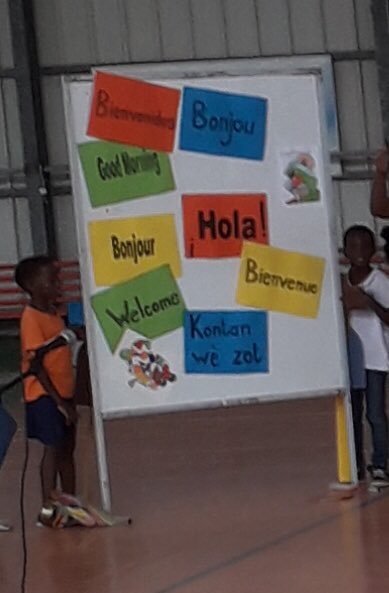 CircoTrinite's tweet photo. Un spectacle #multilingue interprété par les petits #polyglottes de l'école Hector Sainte Rose.
« La connaissance des langues est la porte de la sagesse » Roger Beacon. @VilleduRobert https://t.co/nYcbkIGlQ3