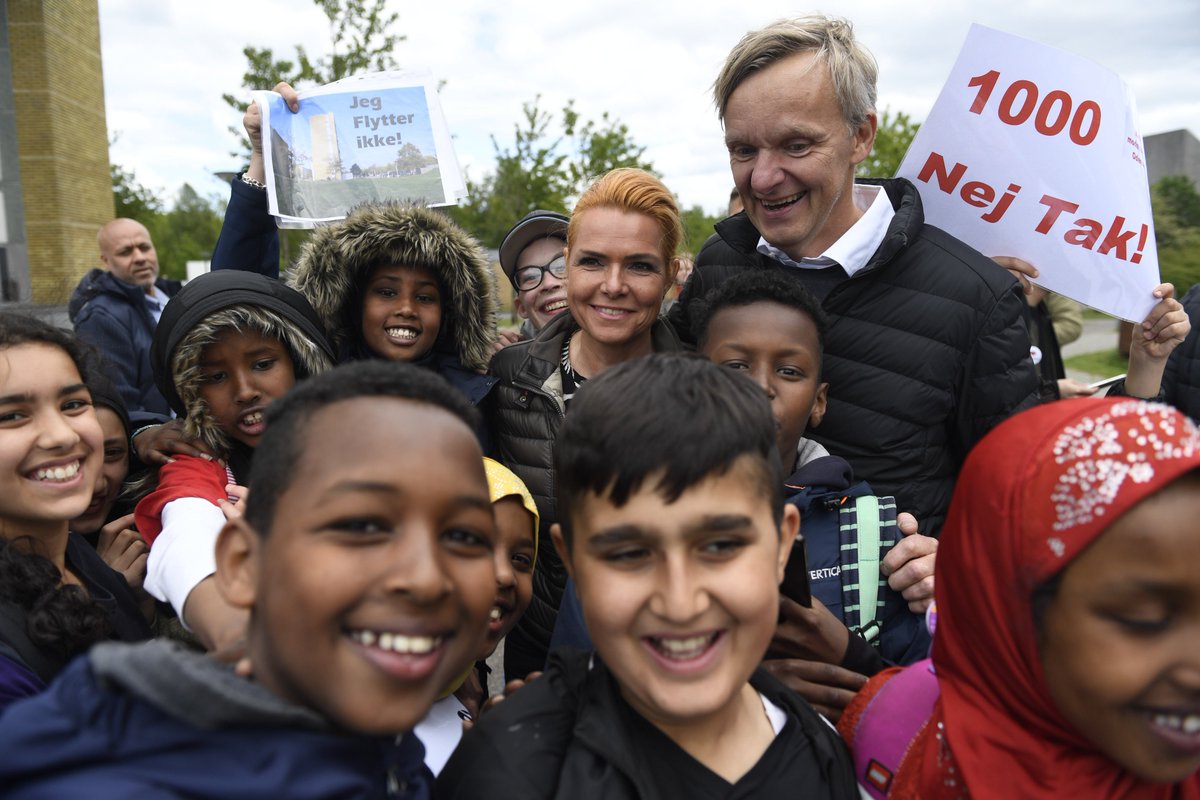pomaEB's tweet photo. Som disse billeder viser: vi kan sagtens være sammen om at være uenige under Valget i virkeligheden #fv19 #mitvalg #dkpol @EkstraBladet #ingerstøjberg (Foto: Tariq Mikkel Khan) https://t.co/VFxBJIVNUH