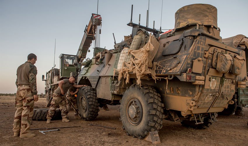 initial_sas's tweet photo. "Le fabricant 🇫🇷 @Prodways équipe l’armée de Terre française de deux imprimantes 3D #ProMaker P1000 pour fabriquer des pièces détachées et valider certains concepts directement sur le terrain" via @3Dnatives 
▶️ https://t.co/RfwEX5TsDi
#impression3d #prodways #defense https://t.co/w1WP9QF32R