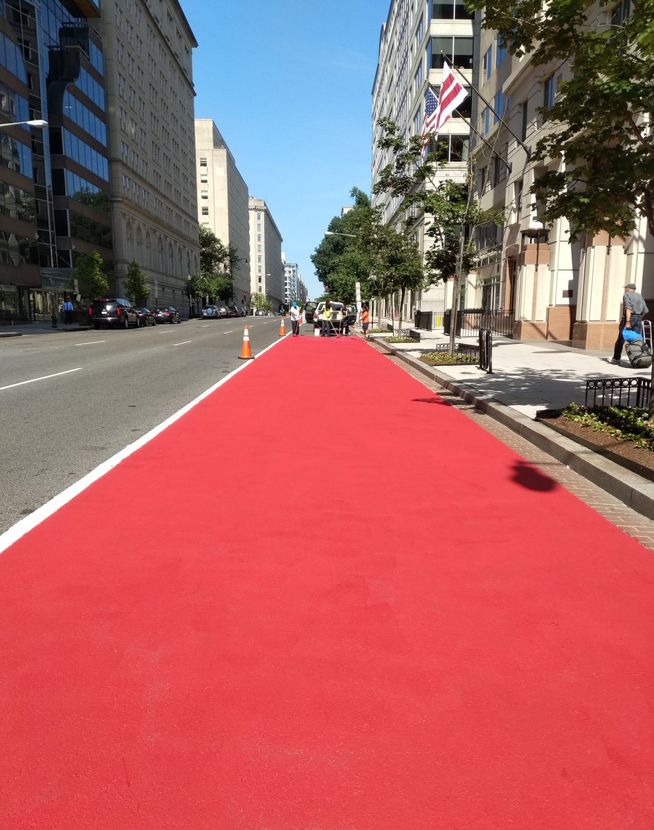 DDOTDC's tweet image. Check out our new summer look, coming to H &amp;amp; I Sts NW! Starting Monday (6//3) these red lanes on H &amp;amp; I Sts NW will be bus priority lanes during rush hour. 🚍 #BuildForTomorrow 

See all the deets: ddot.dc.gov/node/1399471