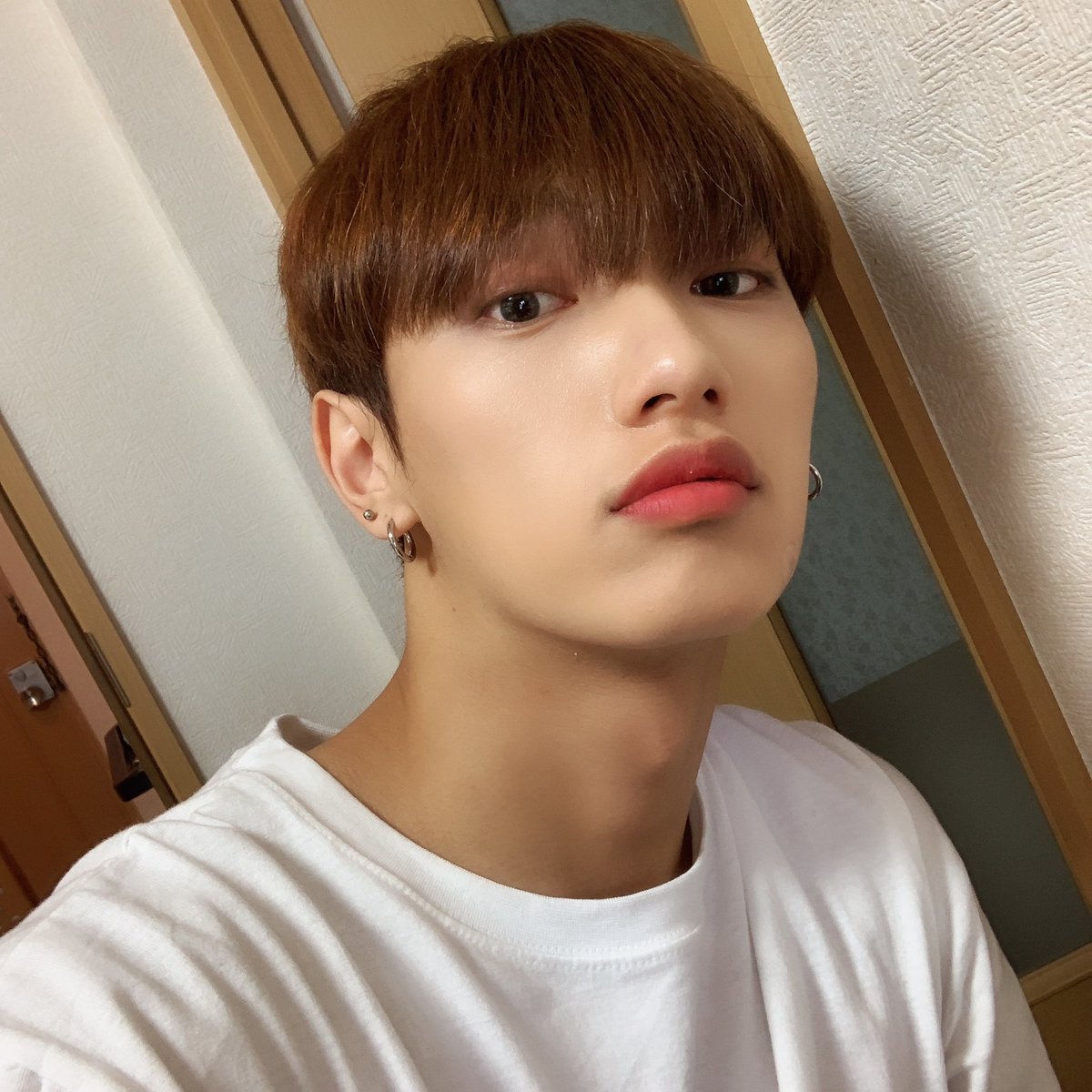 VannerOfficial's tweet photo. [#영광] 앞머리가 길다...확 잘라버릴까.... https://t.co/kX94Afohzh