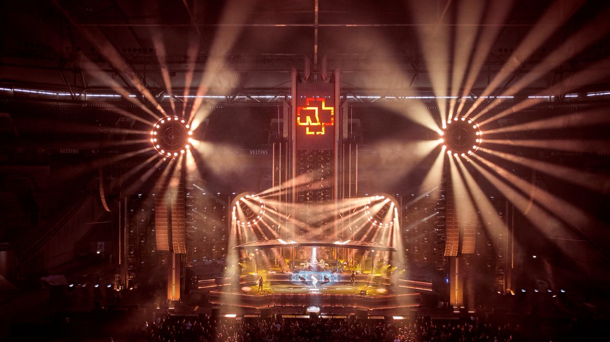 DoctorMusicTuit's tweet photo. GALERIA | #Rammstein en Gelsenkirchen - 28.05.19. ¡Próxima parada #Barcelona! 
📸 Jens Koch https://t.co/W8yqGfEoCB