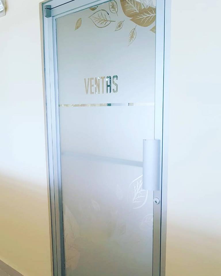 escalal's tweet photo. Buen día!! Que tal estas puertas en vinilo esmerilado que hicimos para nuestro VIP client @voltranc_tavsa_fvp #bannersymas #esmerilados #oficinas #frosted #frostingdoors #microperforados https://t.co/Ua0Z8v57Gi